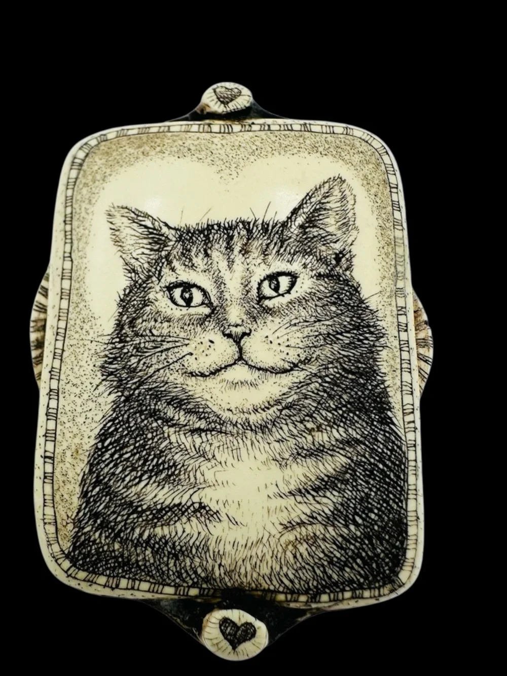 RH Badeau 1995 Vintage Resin Scrimshaw Carved Cat Brooch